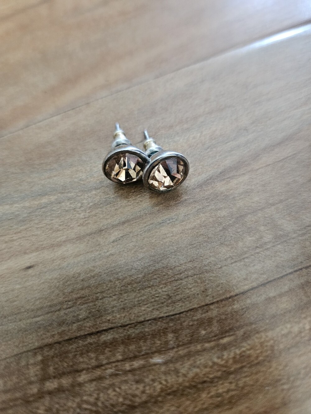 Stud Earrings with Champagne Crystal